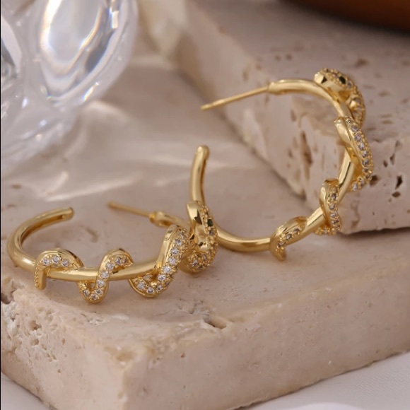 💚18K gold plated twisted snake earrings - Picture 5 of 6